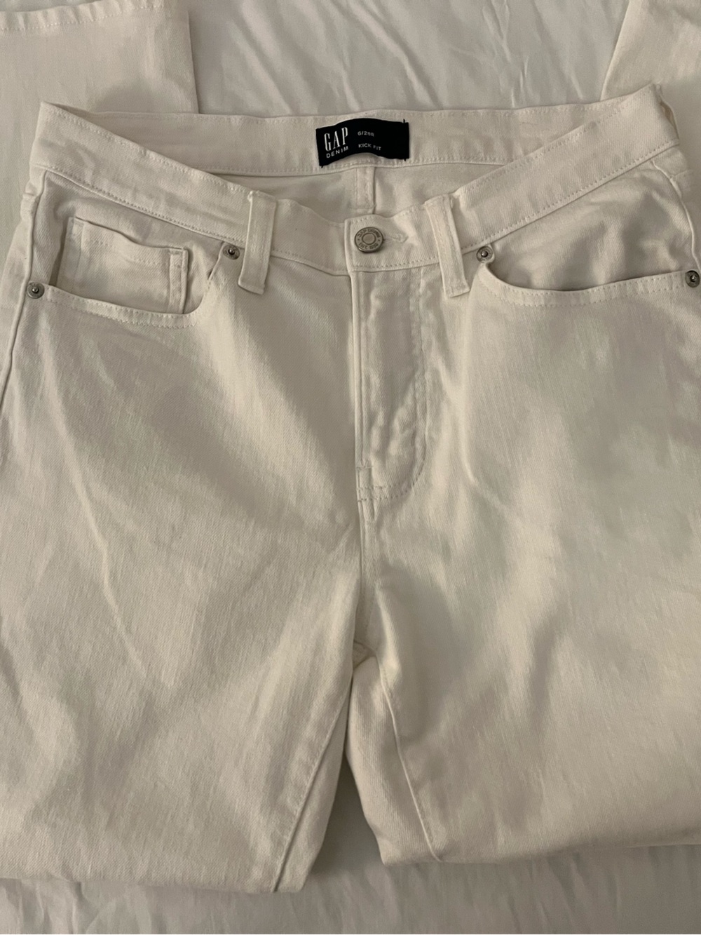 GAP women’s kick crop White Classic jeans sz 6/28 regular